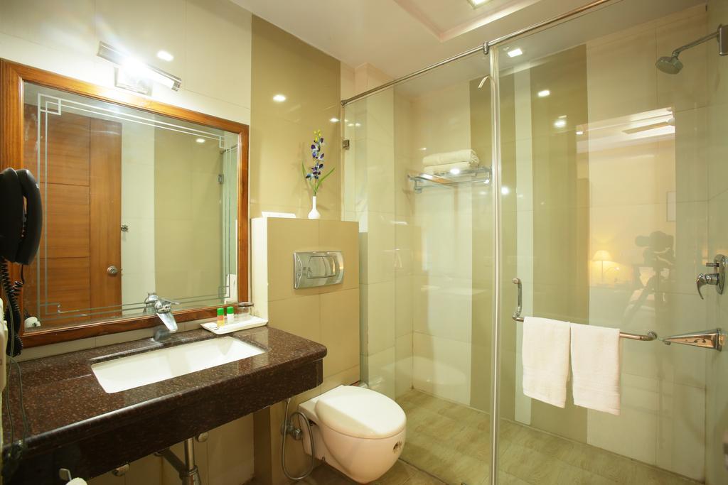 Emblem Hotel Sector 14 Gurgaon Exterior photo