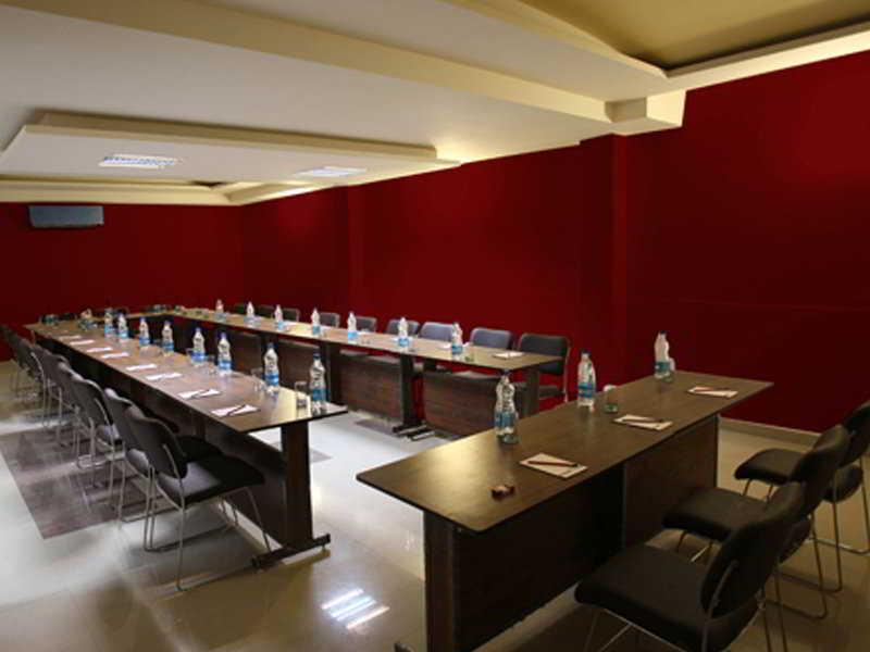 Emblem Hotel Sector 14 Gurgaon Business photo