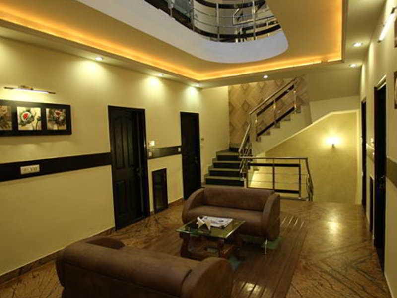 Emblem Hotel Sector 14 Gurgaon Exterior photo