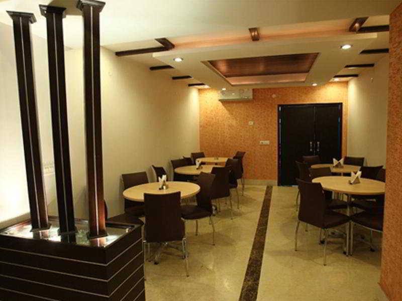 Emblem Hotel Sector 14 Gurgaon Exterior photo