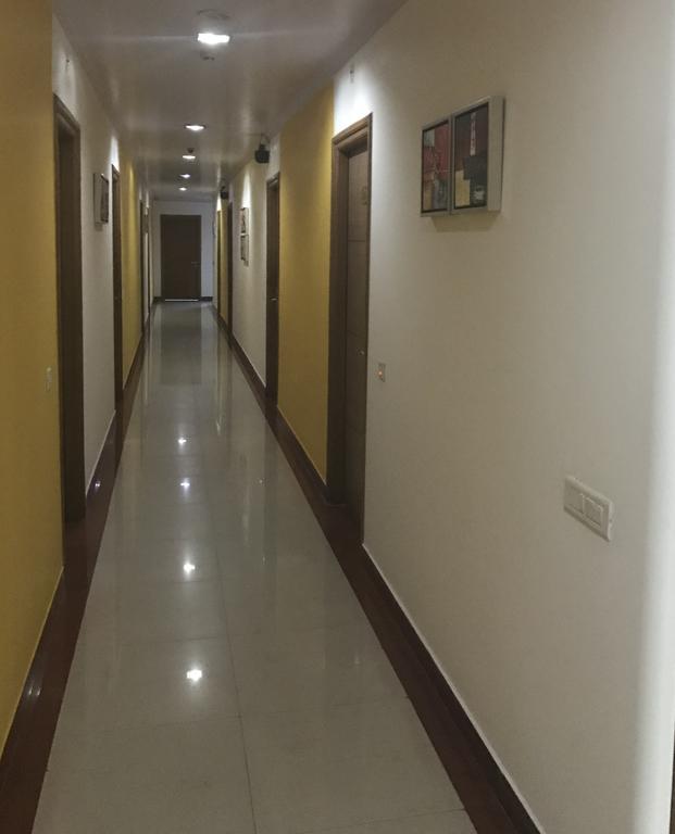 Emblem Hotel Sector 14 Gurgaon Exterior photo