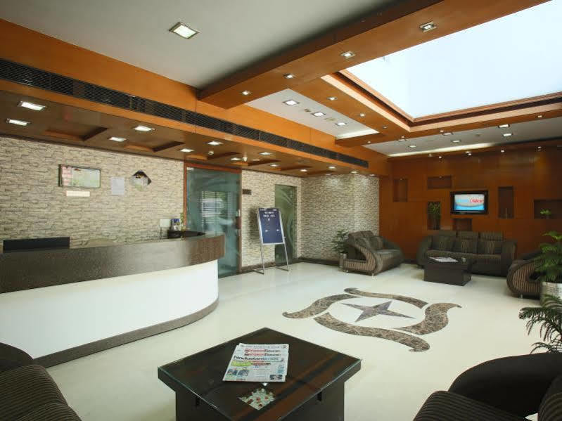 Emblem Hotel Sector 14 Gurgaon Exterior photo