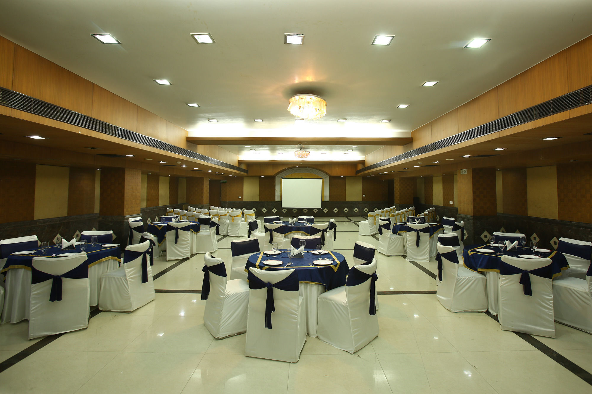 Emblem Hotel Sector 14 Gurgaon Exterior photo