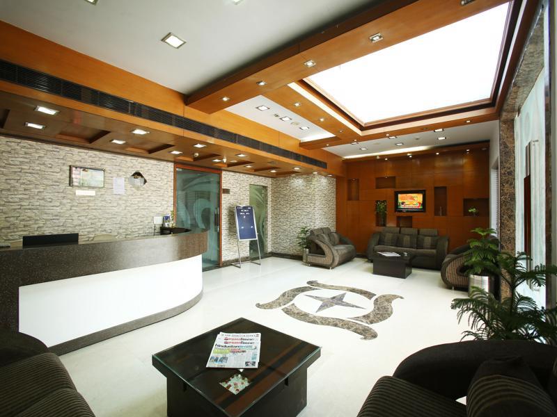 Emblem Hotel Sector 14 Gurgaon Exterior photo