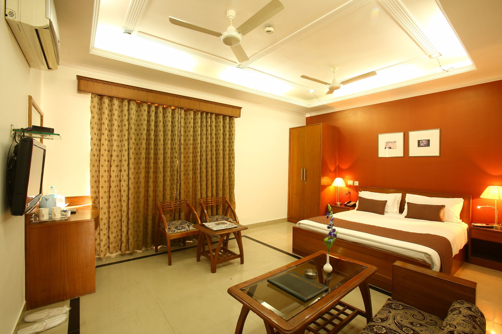 Emblem Hotel Sector 14 Gurgaon Exterior photo
