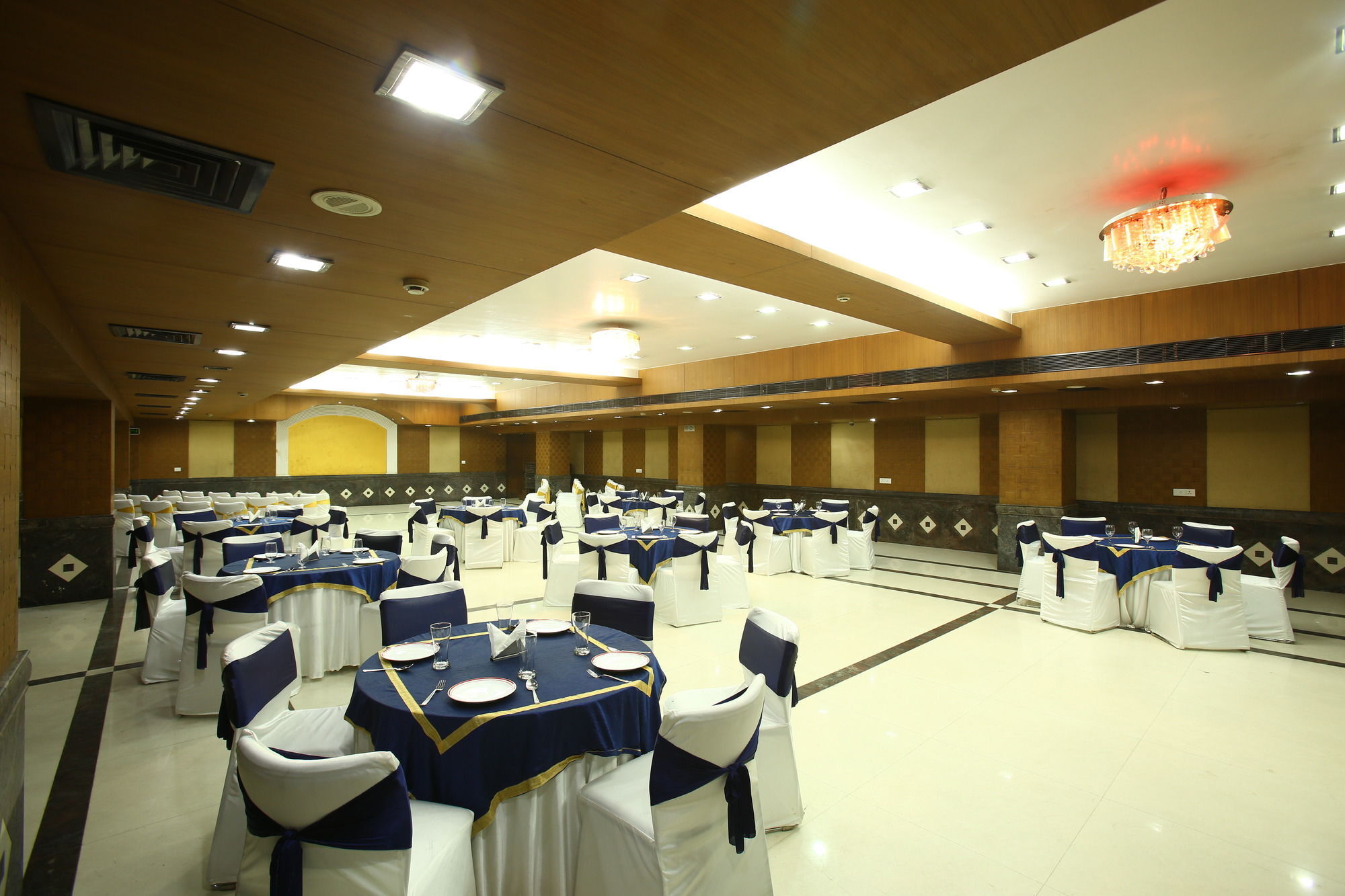 Emblem Hotel Sector 14 Gurgaon Exterior photo