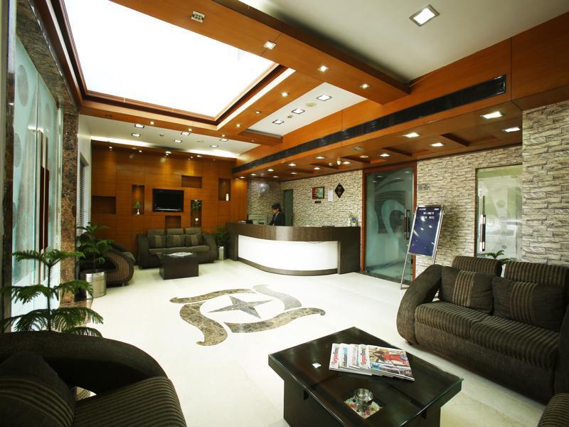 Emblem Hotel Sector 14 Gurgaon Exterior photo