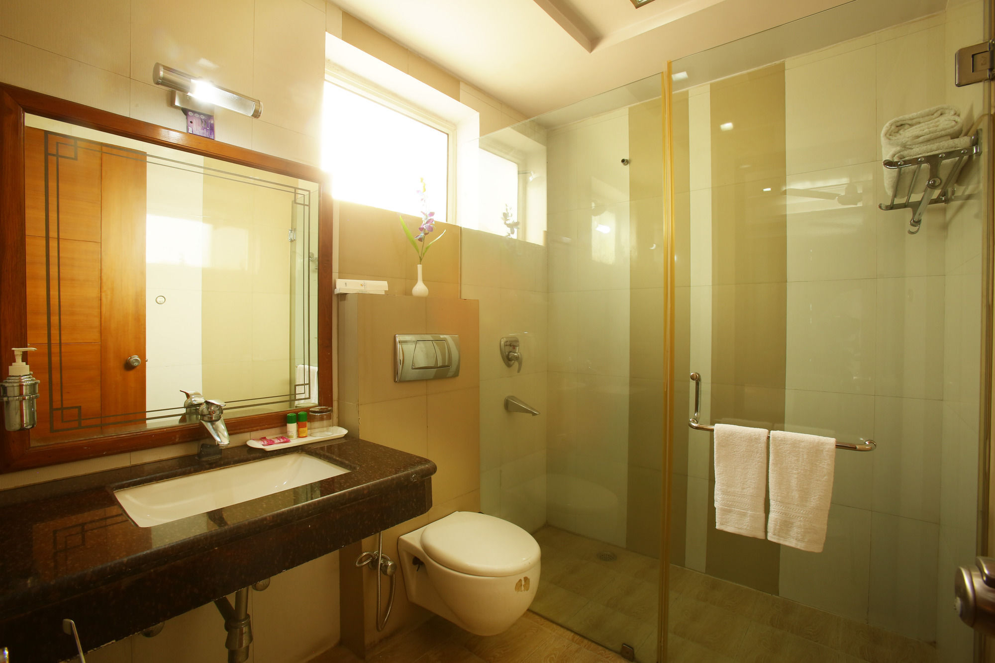 Emblem Hotel Sector 14 Gurgaon Exterior photo