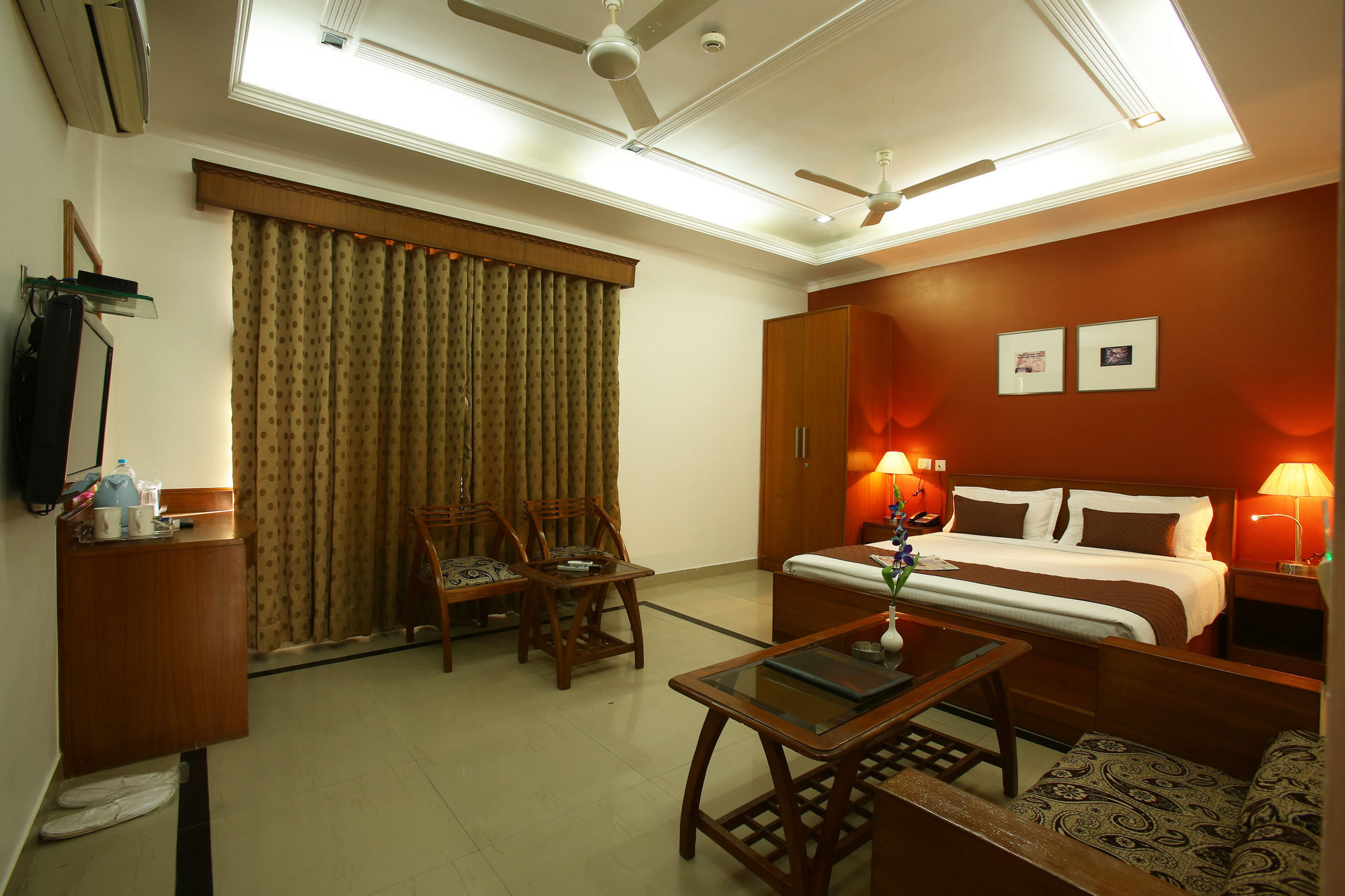 Emblem Hotel Sector 14 Gurgaon Exterior photo