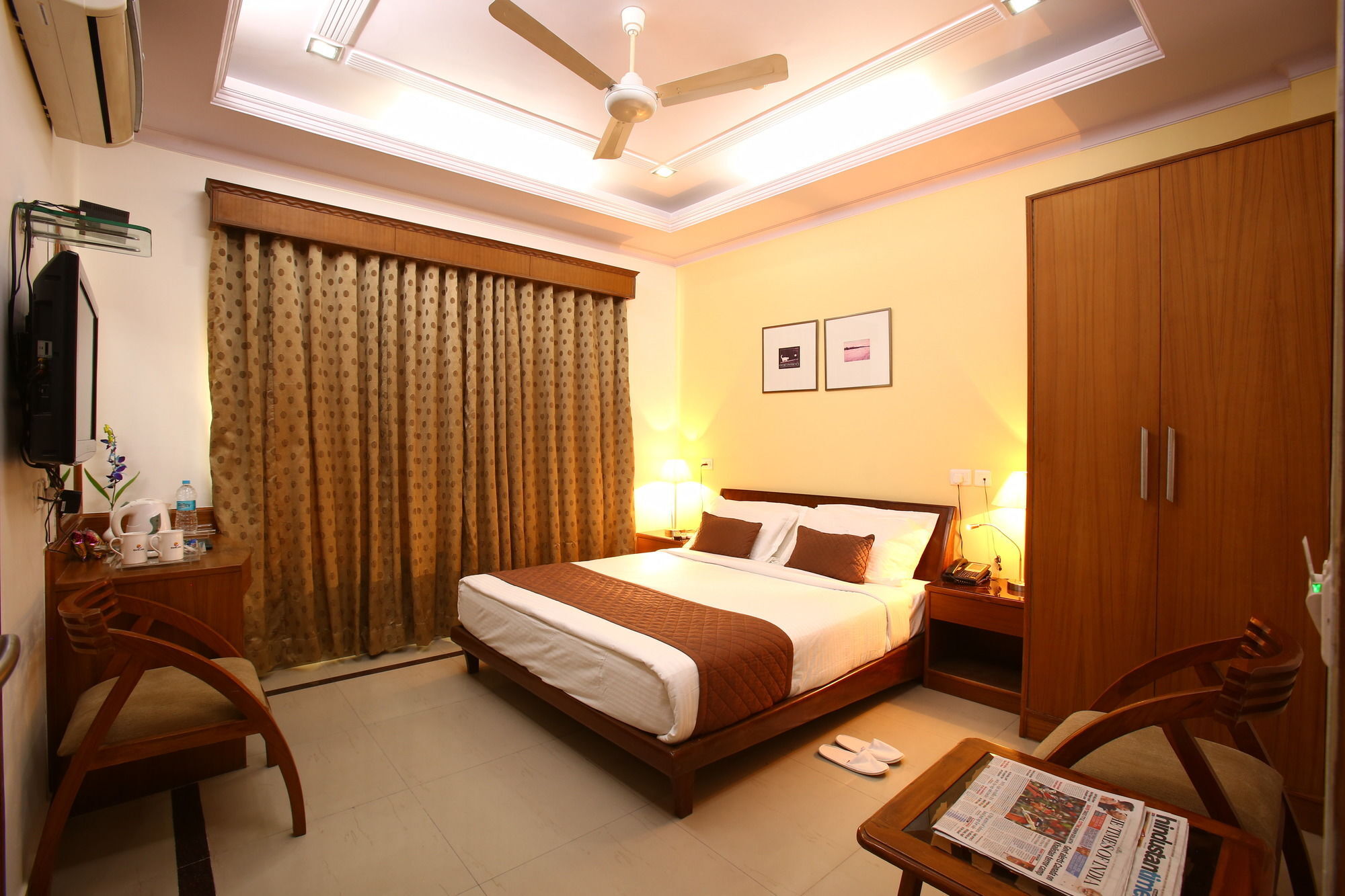 Emblem Hotel Sector 14 Gurgaon Exterior photo