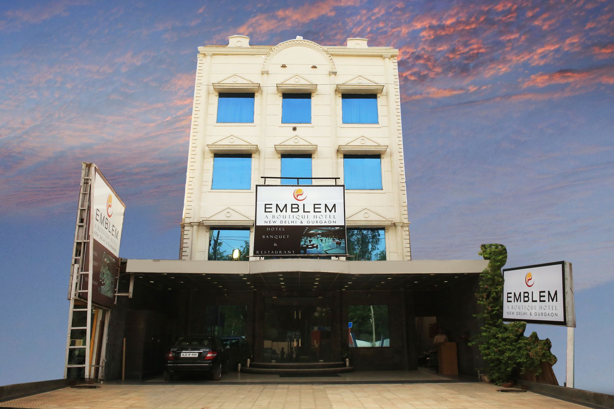Emblem Hotel Sector 14 Gurgaon Exterior photo